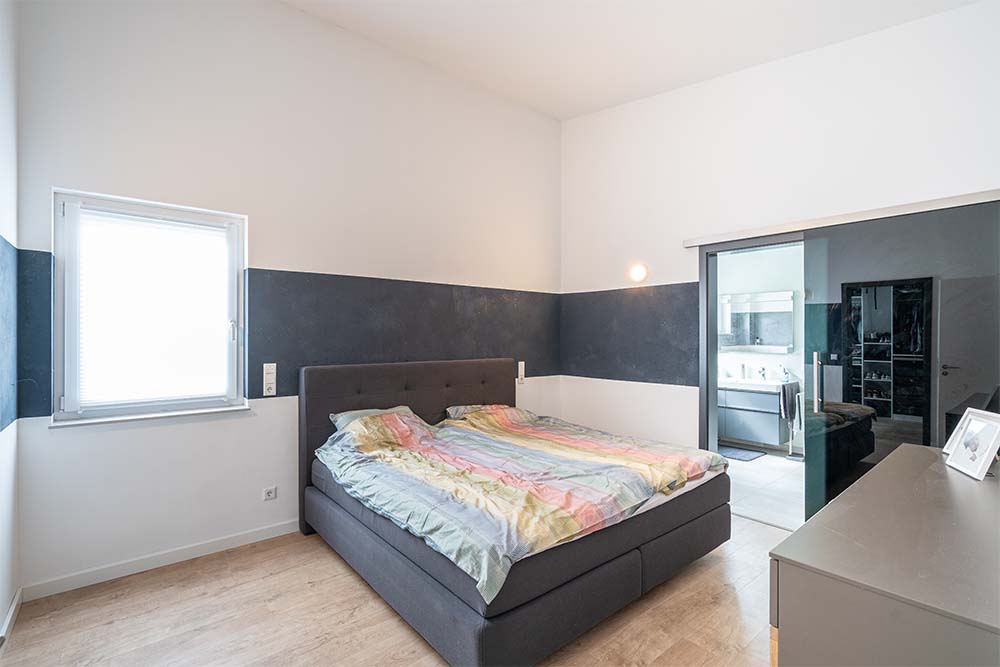Modernes Schlafzimmer- Ihr Immobilienmakler KRAN IMMO in Paderborn